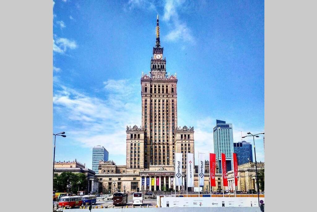 W Samym Centrum Na Grzybowskiej Warsaw Luaran gambar