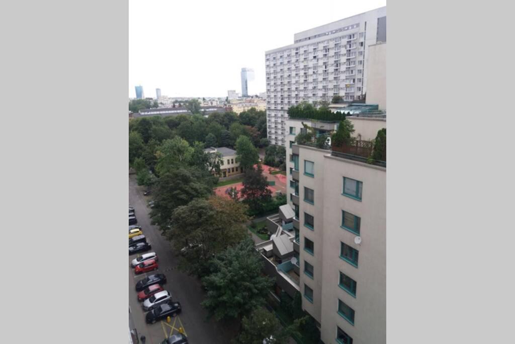 W Samym Centrum Na Grzybowskiej Warsaw Luaran gambar